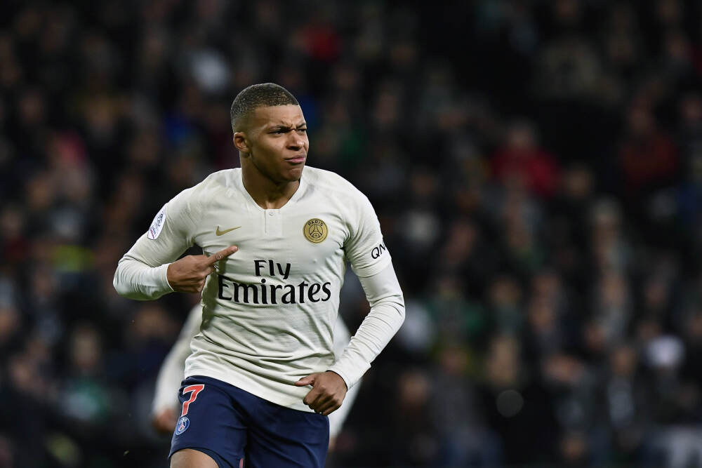 航母进场、导弹横飞，这三件事让全球绷紧神经